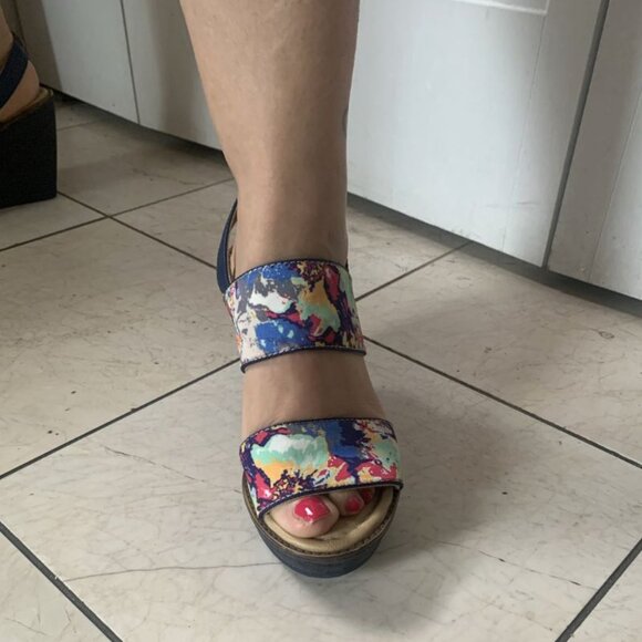 Hush Puppies Floral Wedge Sandals - Size US 6, Never Worn - Picture 4 of 6